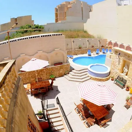 Dom wakacyjny 6 Bedroom With Large Private Pool *