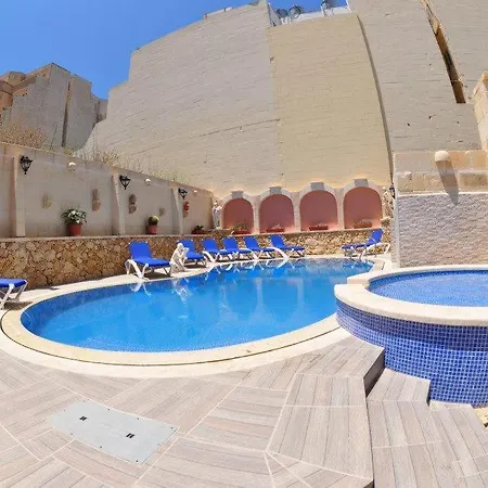 Dom wakacyjny 6 Bedroom With Large Private Pool *