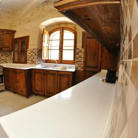 6 Bedroom With Large Private Pool Zebbug (Gozo)