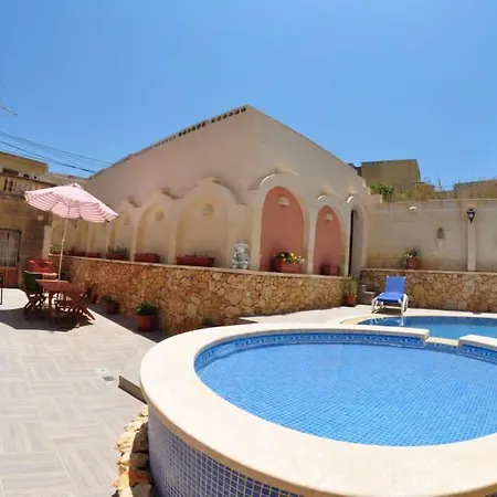 6 Bedroom With Large Private Pool Zebbug (Gozo)